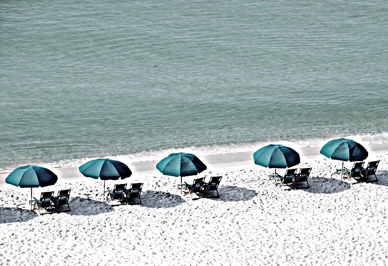 Sea Shades at Navarre Beach, FL / Flickr / Bob AuBuchon