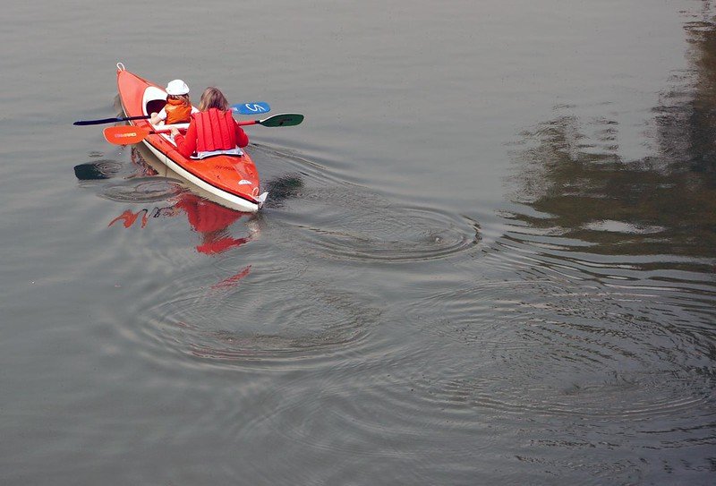 Kayaking / Flickr / Lynne Hand