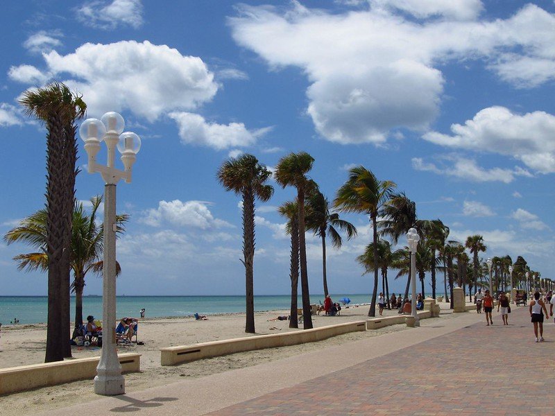 Hollywood Beach / Flickr / Jasperdo